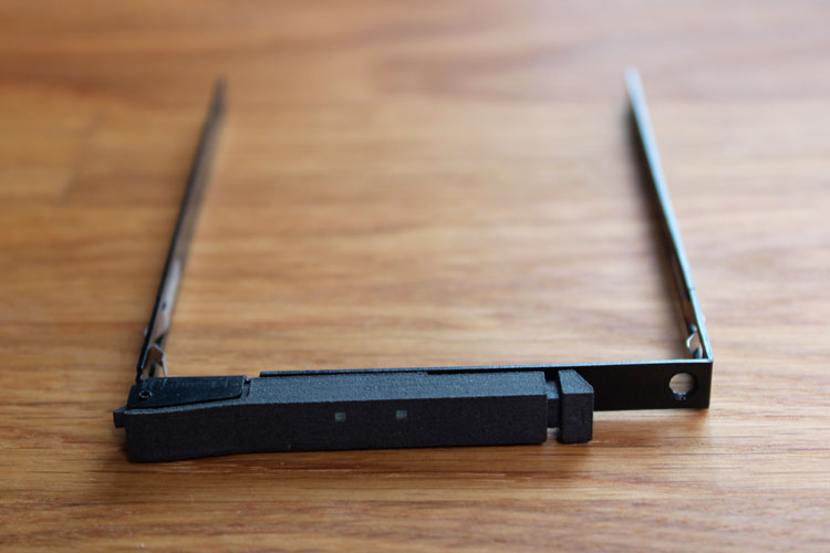 E3.S-7.5mm-SSD-tray