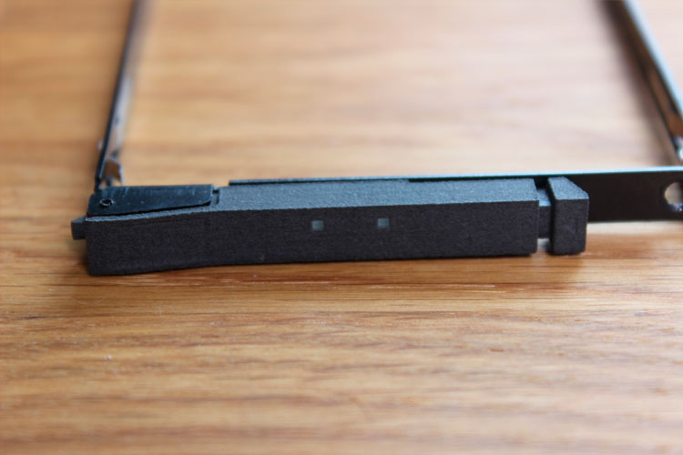E3.S-SSD-tray